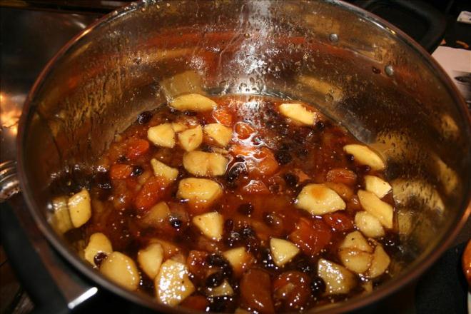 Feijoa Apricot and Cardamon Chutney